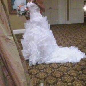 Beautiful size10 wedding gown great condition